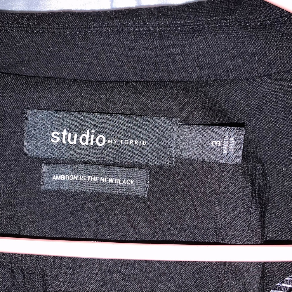 Three quarter sleeve blazer